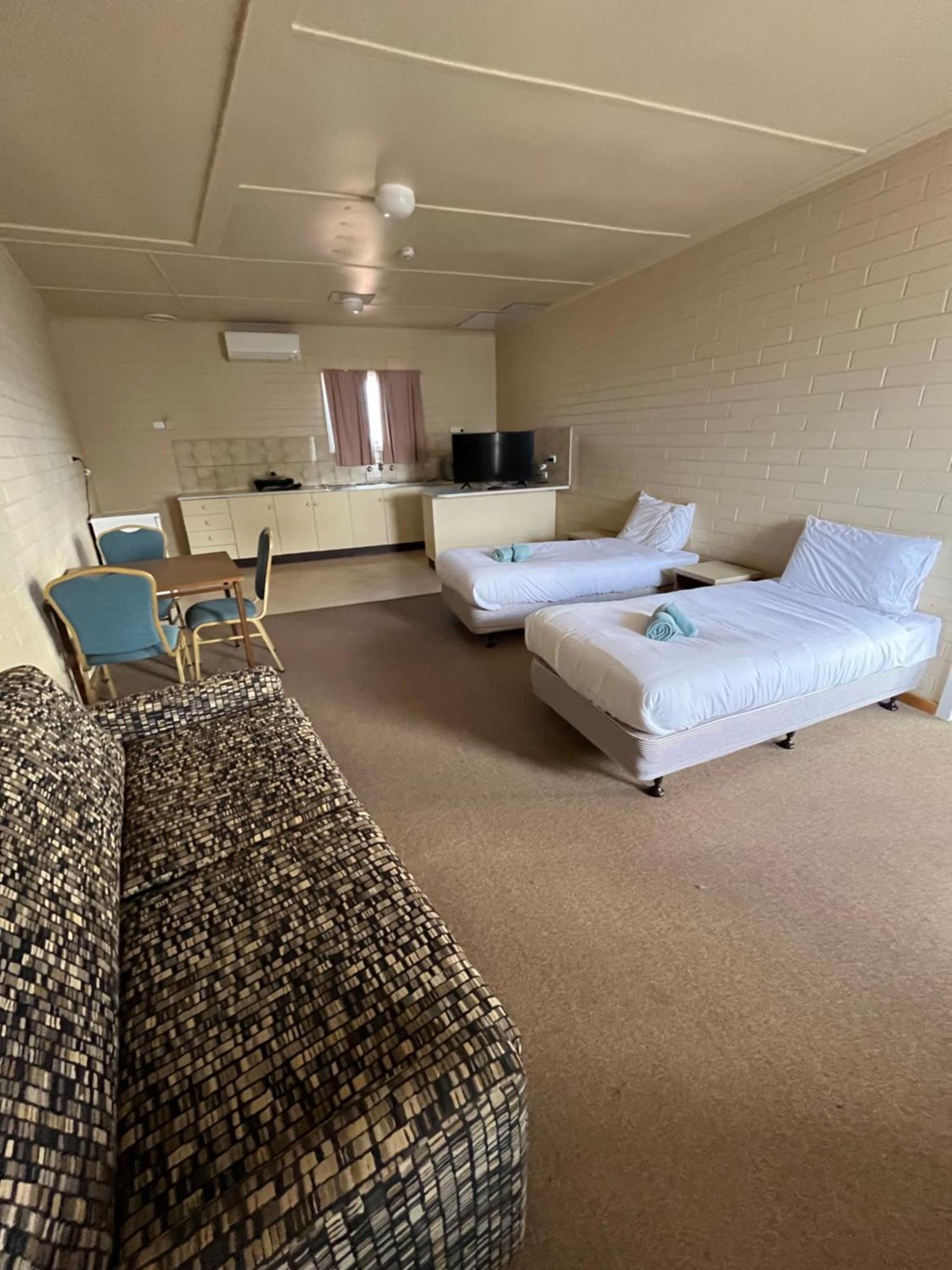 Opal Inn Hotel, Motel, Caravan Park Coober Pedy Exteriér fotografie